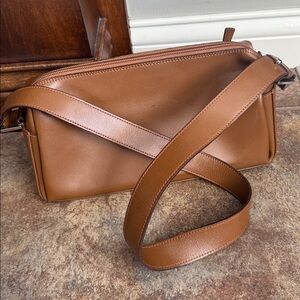 Tan leather Lamarthe quality classic timeless shoulder bag purse